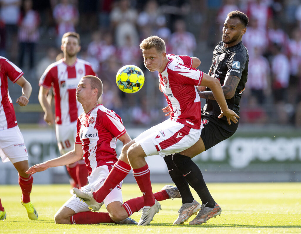 AaB har udtaget den 16-årige Anders Noshe til kampen mod FC Midtjylland i Superligaen.