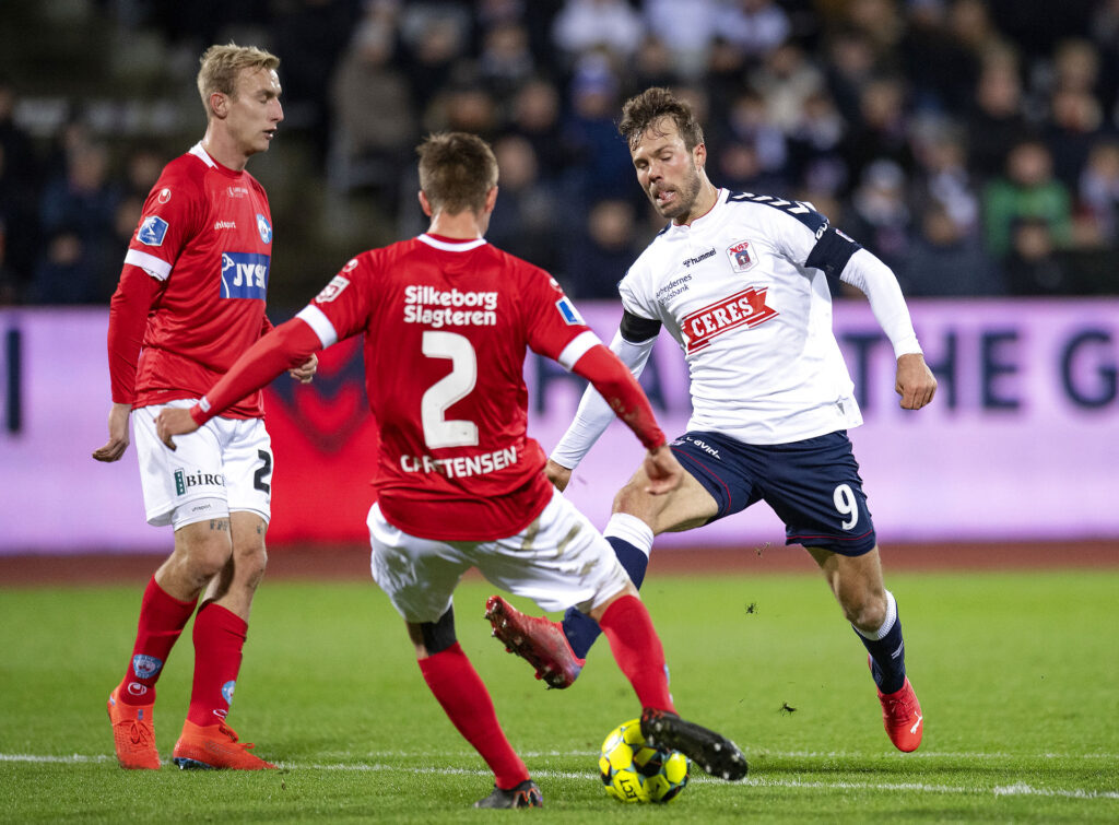 Patrick Mortensen og resten af AGF tager hul på Superligaen i 2022 fredag mod SønderjyskE.