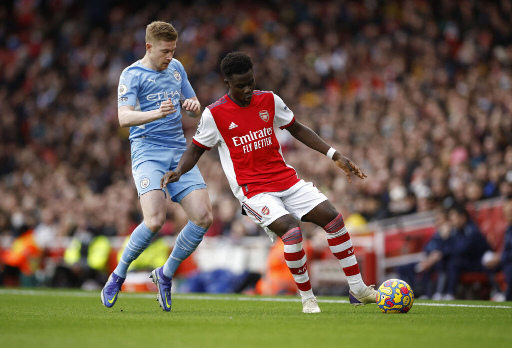 Bukayo Saka er en eftertragtet herre blandt flere af konkurrenterne i Premier League