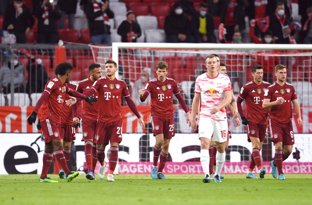 Thomas Müller bragte Bayern München på 1-0 i topkampen mod RB Leipzig