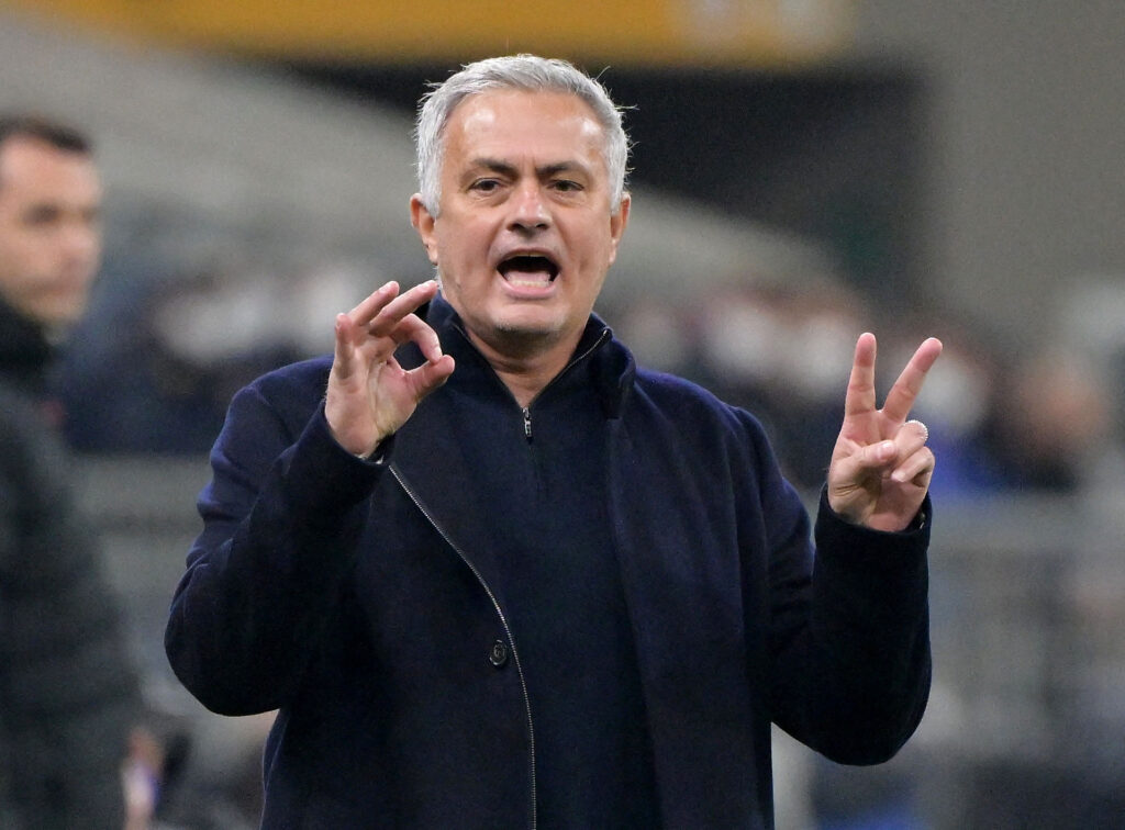 José Mourinho pønser angiveligt på en genforening med dansk midtbanekriger