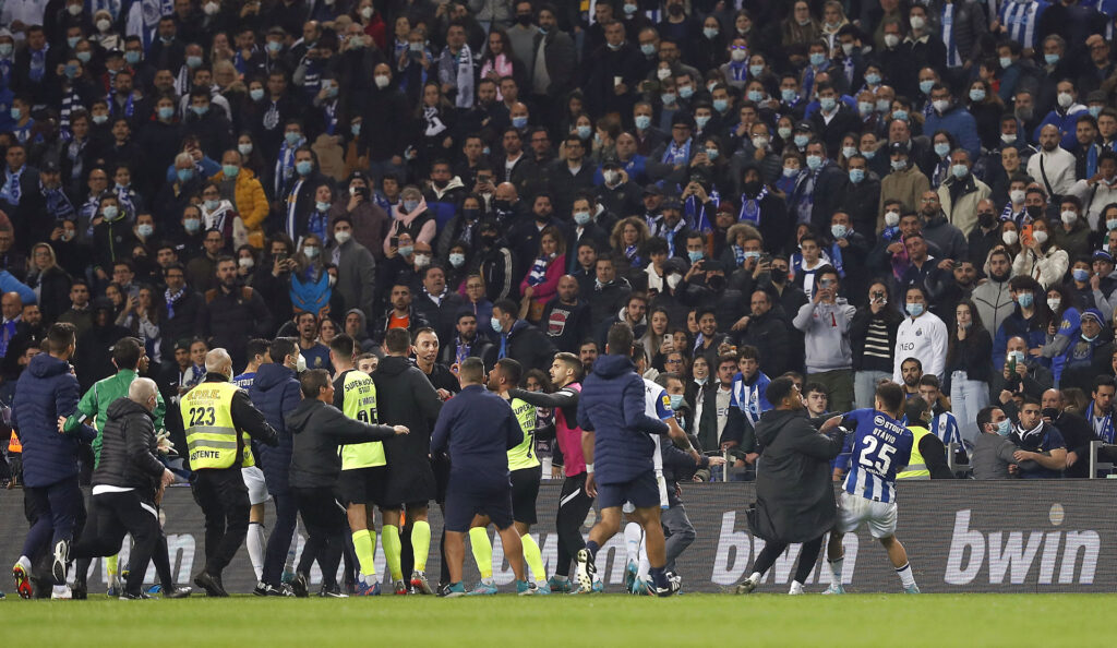 Estadio do Dragao eksploderede efter slutfløjt.