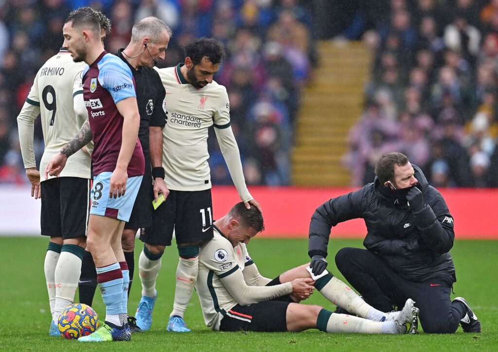 Jordan Henderson måtte bide smerten i sig i weekenden. Men han har det fint, siger Jürgen Klopp