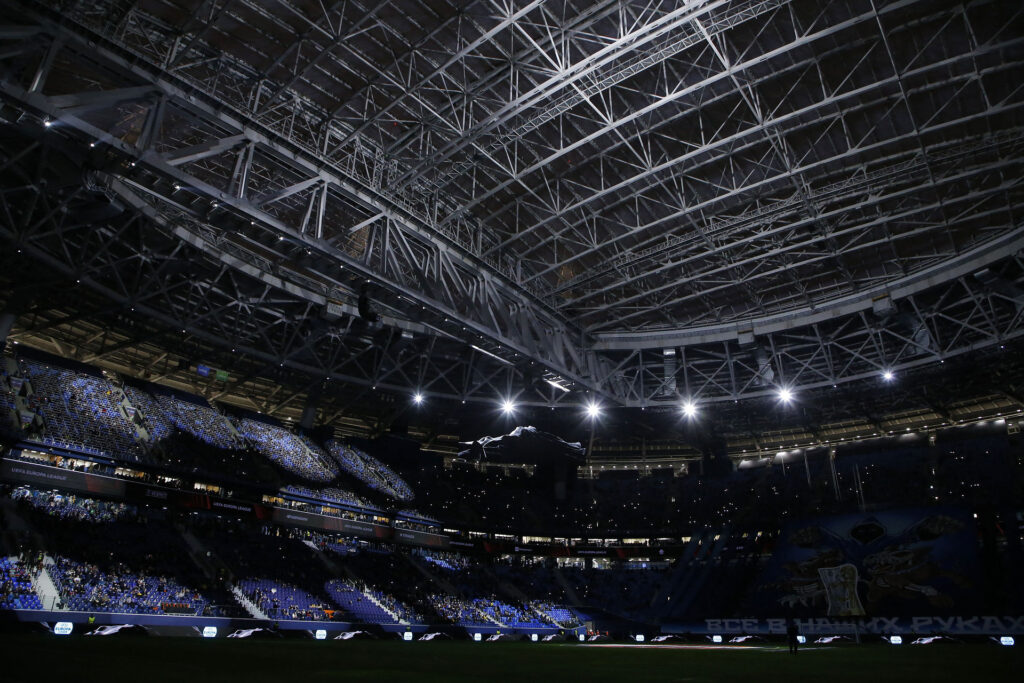 Champions League-finalen står til at blive afholdt på Gazprom Arena til maj, men det kan der snart blive lavet om på