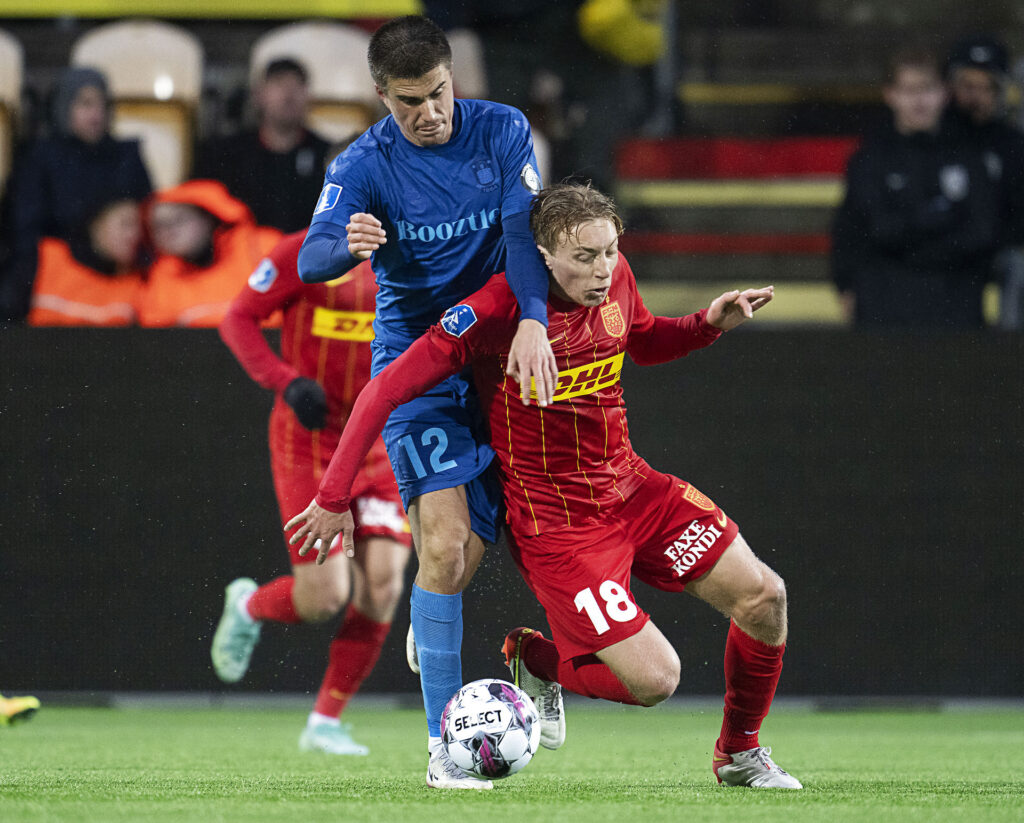 Carl Björk i kamp for Brøndby i Superligaen mod FC Nordsjælland.