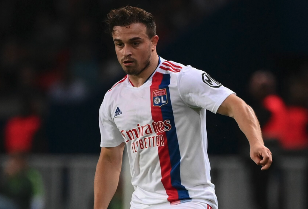 Xherdan Shaqiri skifter efter kun et halvt år i Lyon til den amerikanske MLS-klub Chicago Fire.