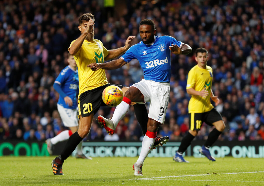 Den tidligere angriber for Tottenham og Premier League-legende Jermain Defoe takker af som professionel fodboldspiller.