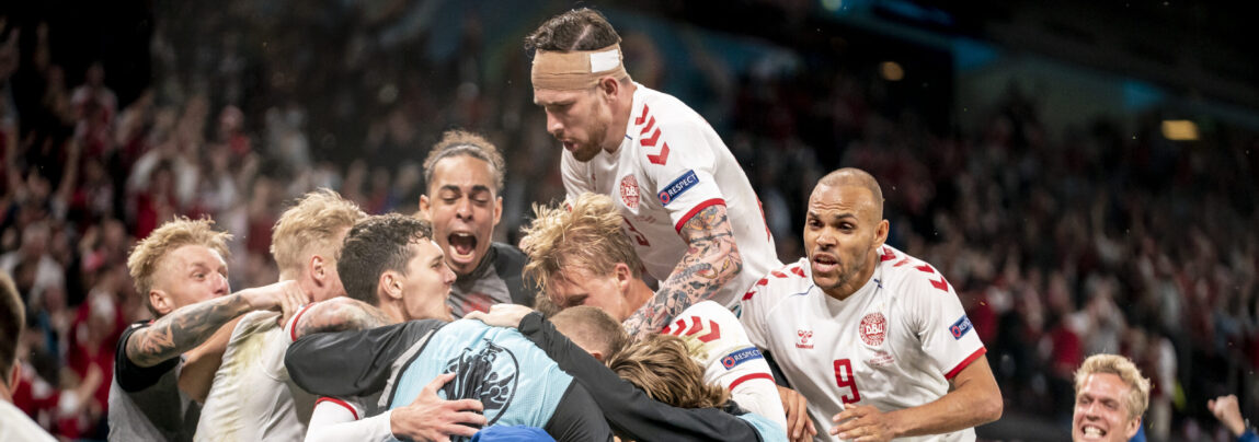 Der er mange i spil til den danske landsholdstrup til VM 2022 i Qatar. Hvem er med i Danmarks VM-trup til VM 2022 i Qatar? Se Danmark VM trup her.