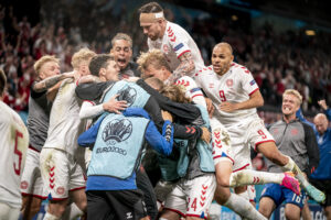 Der er mange i spil til den danske landsholdstrup til VM 2022 i Qatar. Hvem er med i Danmarks VM-trup til VM 2022 i Qatar? Se Danmark VM trup her.