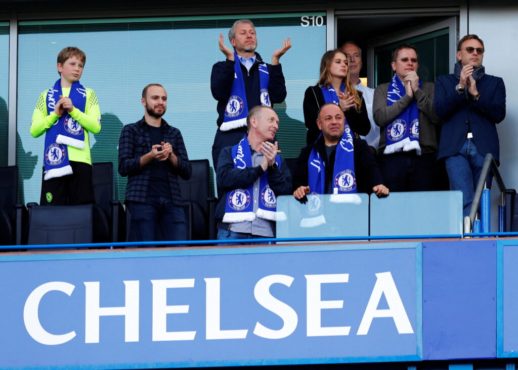 Roman Abramovich overvejer angiveligt at sælge Chelsea.