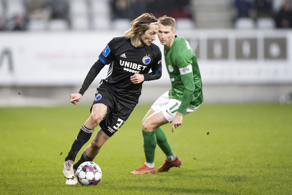 Rasmus Falk mener ikke, at andre danske hold er i stand til at gøre som FCK gjorde ude mod PSV i Conference League.