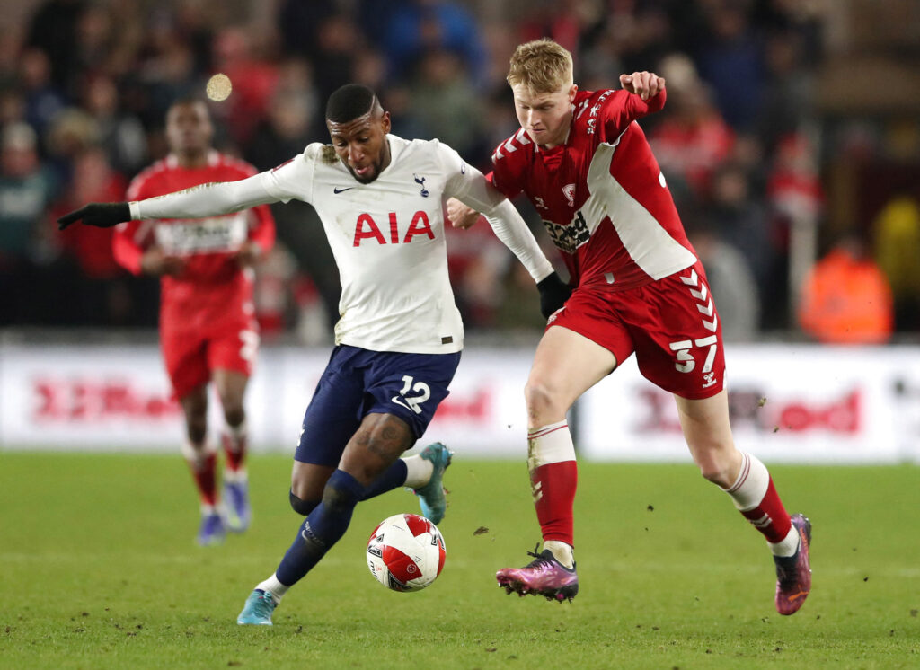 Den nuværende Tottenham- og tidligere FC Barcelona-spiller, Emerson Royal, rygtes til både Atlético Madrid og Inter.