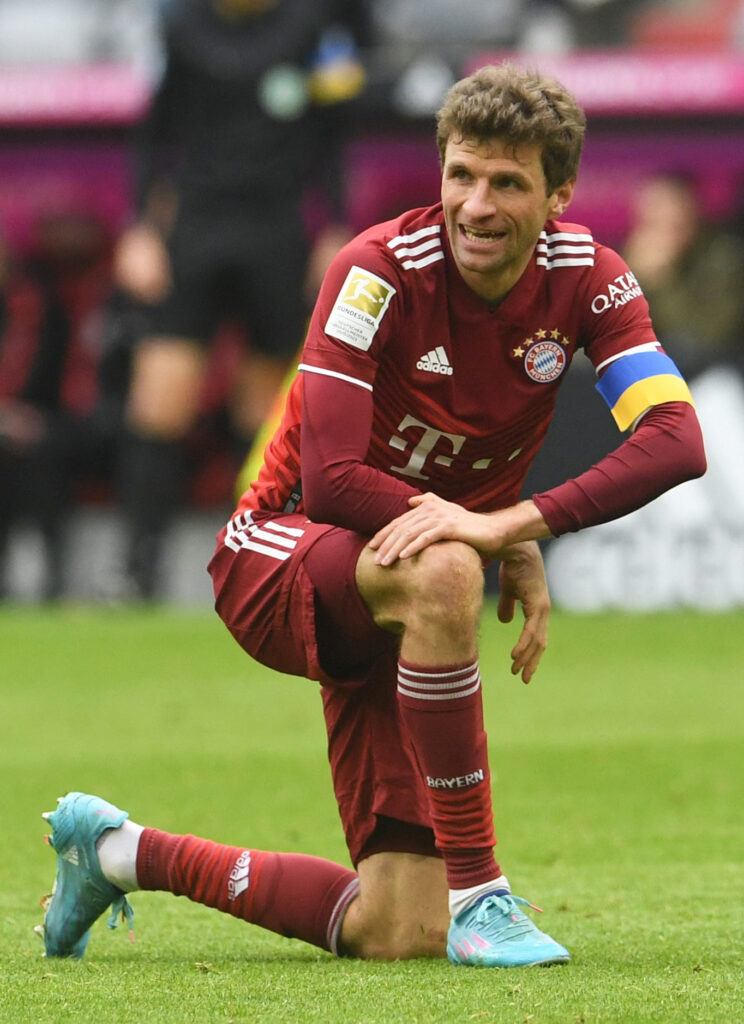 Thomas Müller scorede et opsigtsvækkende selvmål i Bundesliga-kampen mellem Bayern München og Bayer Leverkusen.