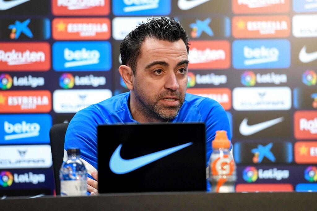 FC Barcelonas cheftræner, Xavi, lægger ikke skjul på, at Real Madrid er favoritter i El Clásico-opgøret.