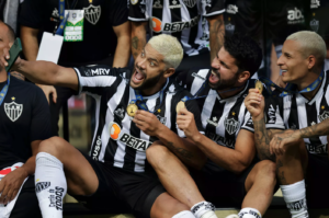 Flere tidligere store fodboldstjerner står uden kontrakt, hvilket betyder at flere klubber har mulighed for at hente dem.