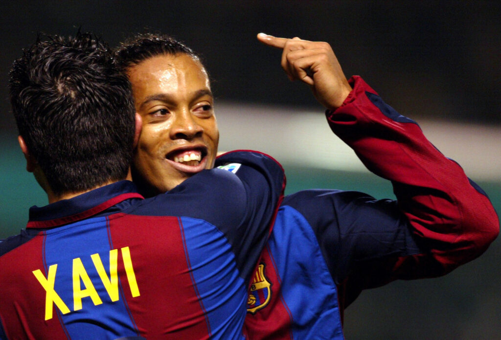 Ronaldinho har besøgt FC Barcelonas hjemmebane, Camp Nou, hvor han roser Xavi.