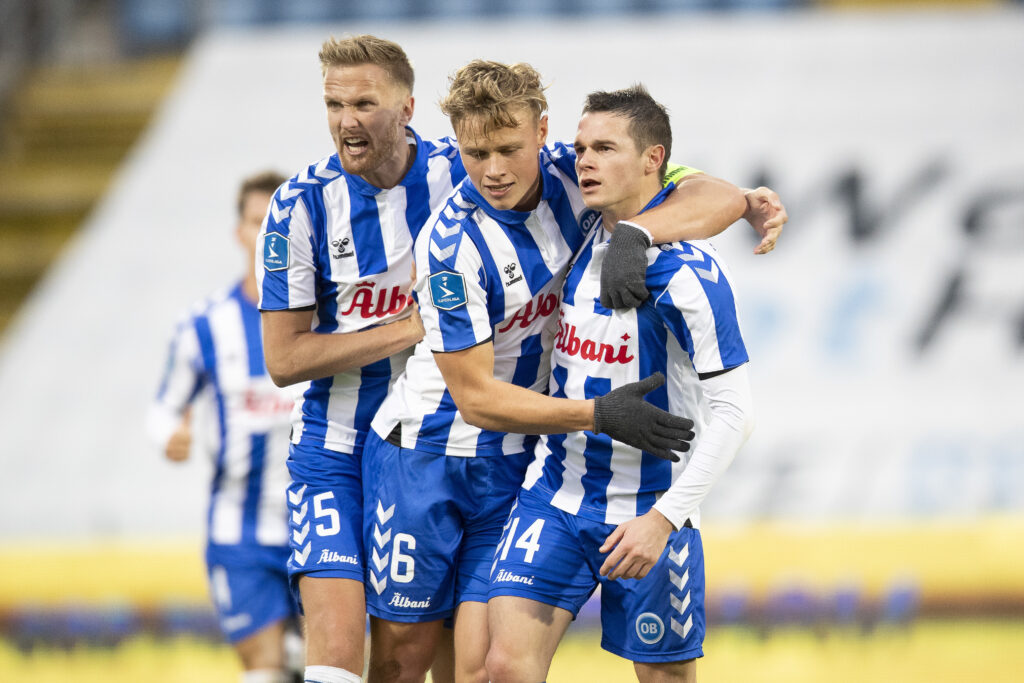 Jens Jakob Thomasen og tre øvrige spillere forlader OB når sæsonen i Superligaen er slut.