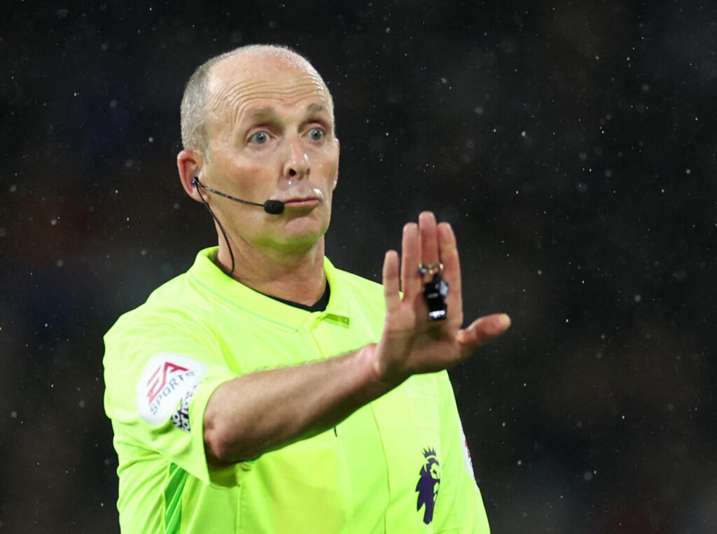 Mike Dean mener, at Arsene Wenger var den mest skræmmende manager i Premier League.