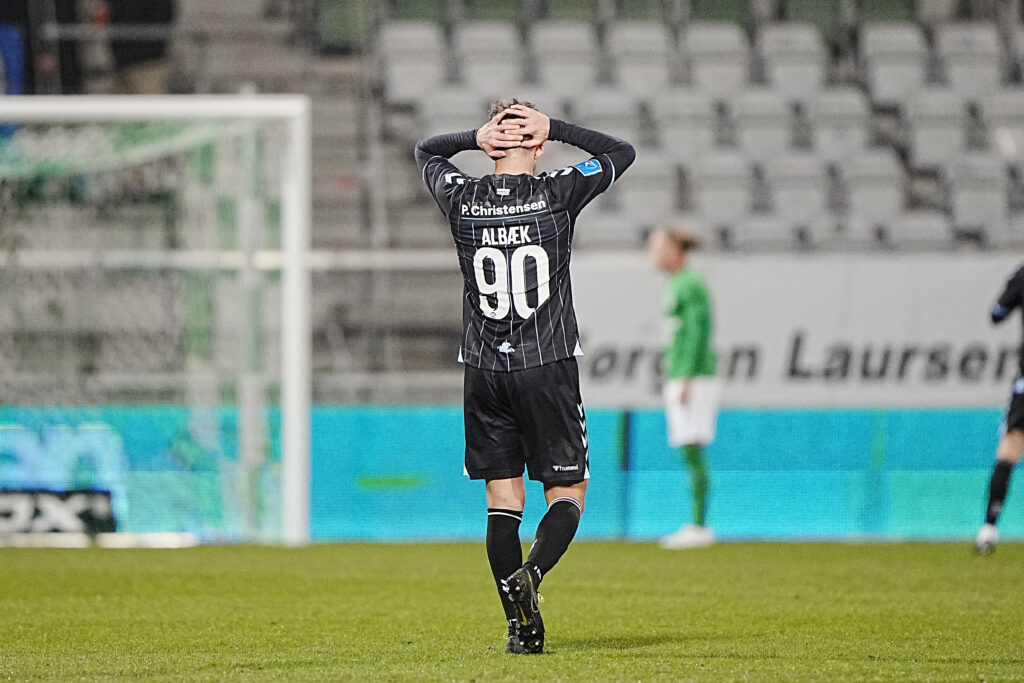 Mads Albæk var tydeligt skuffet efter SønderjyskE tabte hjemme mod Vejle Boldklub.