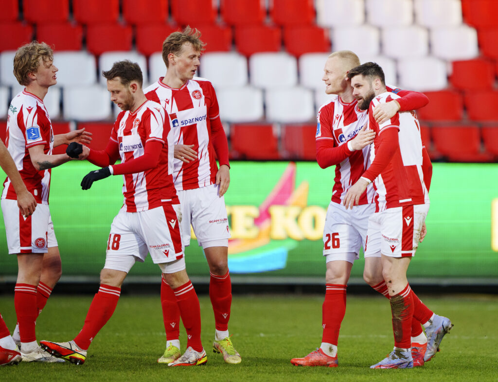 AaB's trup mod FC Midtjylland.