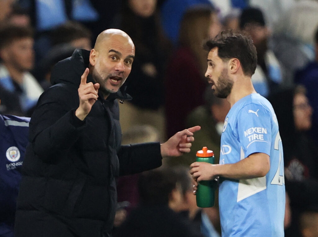 Guardiola og Bernardo Silva snakker