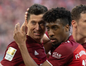 Lewandowski og Coman krammer