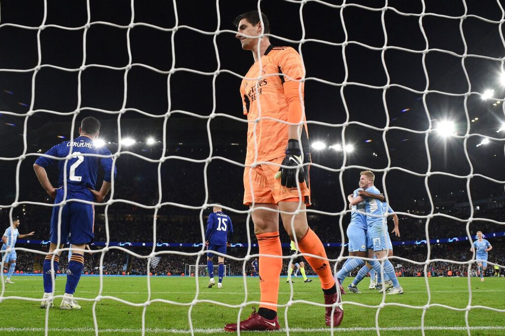 En noget slukøret Courtois efter en City-scoring.