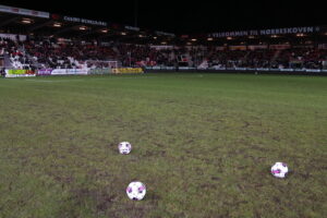 Vejle Boldklub har fået en bøde for ikke at leve op til Superligaen banekrav