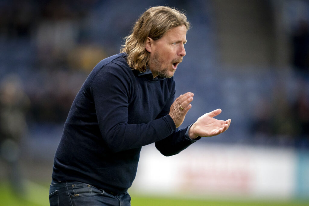 Bo Henriksen havde stor energi på FCM-bænken under opgøret mod F.C. København søndag