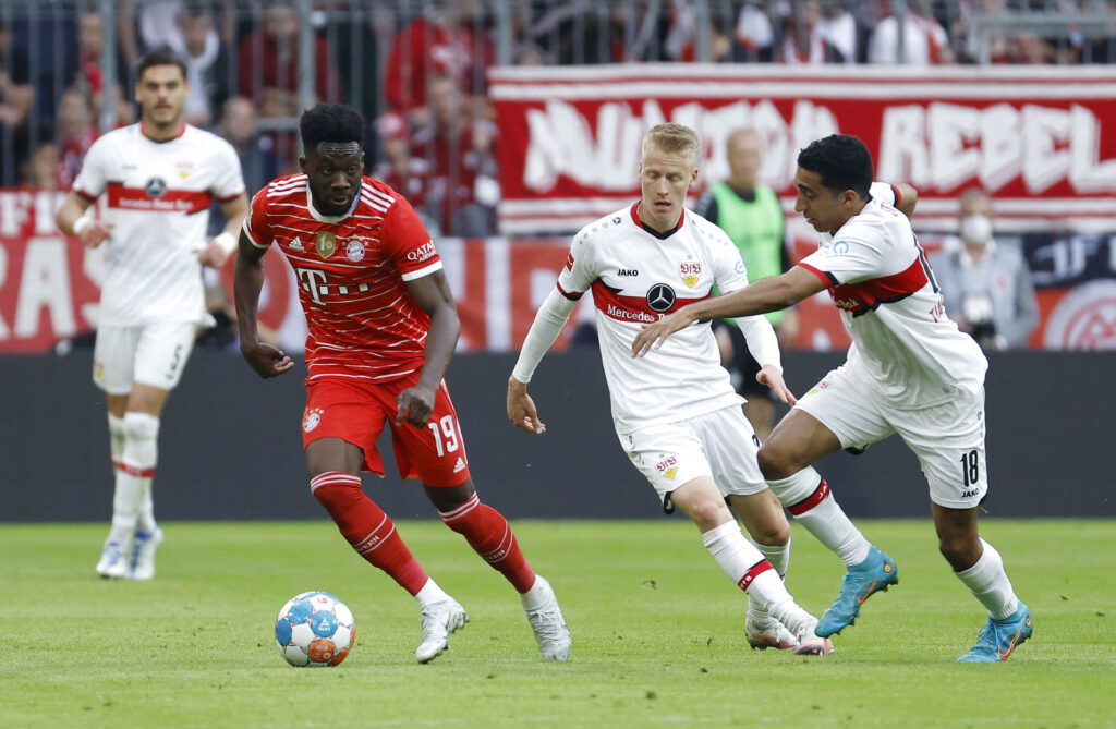 Alphonso Davies Bayern München VfB Stuttgart Bundesliga