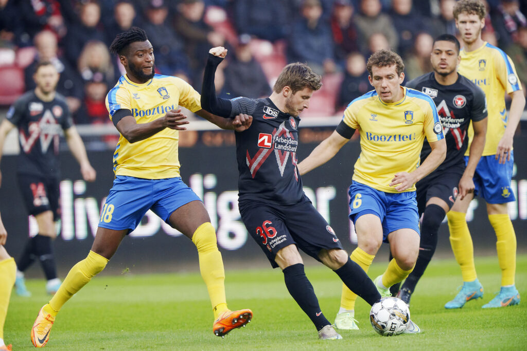 Brøndby skal søndag spille på udebane mod AaB og Niels Frederiksen må blandt andet undvære sin anfører