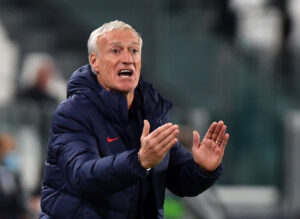 Didier Deschamps har skiftet en spiller i Frankrigs VM-trup. Presnel Kimpembe er skadet og Axel Disasi erstatter ham. VM 2022 i Qatar.