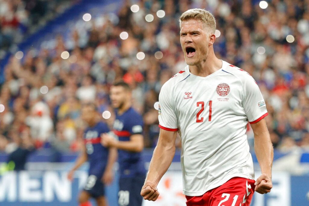 Andreas Cornelius var den store helt da Danmark vandt 2-1 over Frankrig