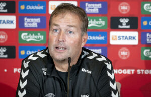 Kasper Hjulmand til pressemøde.