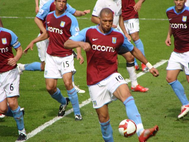 John Carew da han spillede i Aston Villa