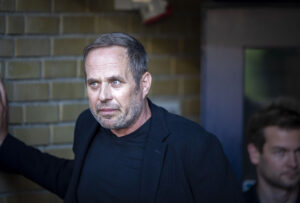 Carsten V. Jensen glæder sig over salget af Andreas Bruus