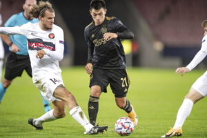 Lisandro martinez i aktion for Ajax mod FC Midtjylland