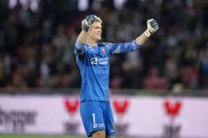 Jonas Lössl træner med i Bournemouth