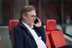 Claus Steinlein skal have gang i mobiltelefonen i august måned