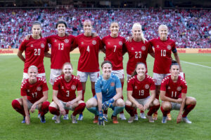 De danske EM-kvinder spiller med sørgebind i den første kamp mod Tyskland