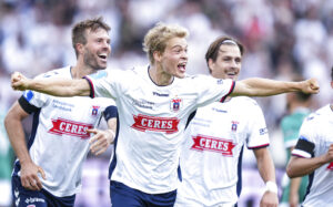 Mads Emil Madsen scorede og lavede assist, og han kaldte første hjemmekamp for 'magisk'.