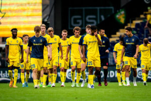 Mads Hermansen var ikke tilfreds med Brøndbys forsvarsspil i nederlaget mod FC Nordsjælland søndag