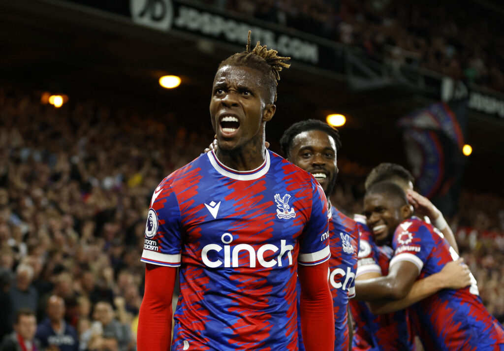 Crystal Palace-angriber Wilfried Zaha scorer en kongekasse mod Brentford i Premier League