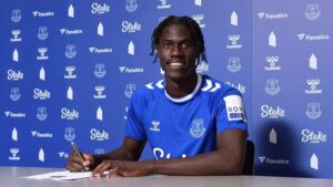 Amadou Onana skifter til Everton