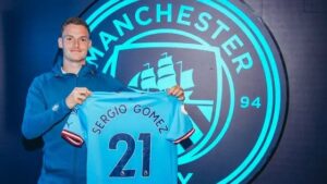 Sergio Gomez skifter til Manchester City