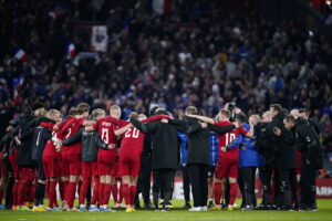 Det danske landshold samlede sig efter kampen, hvor landstræner Kasper Hjulmand havde en klar besked