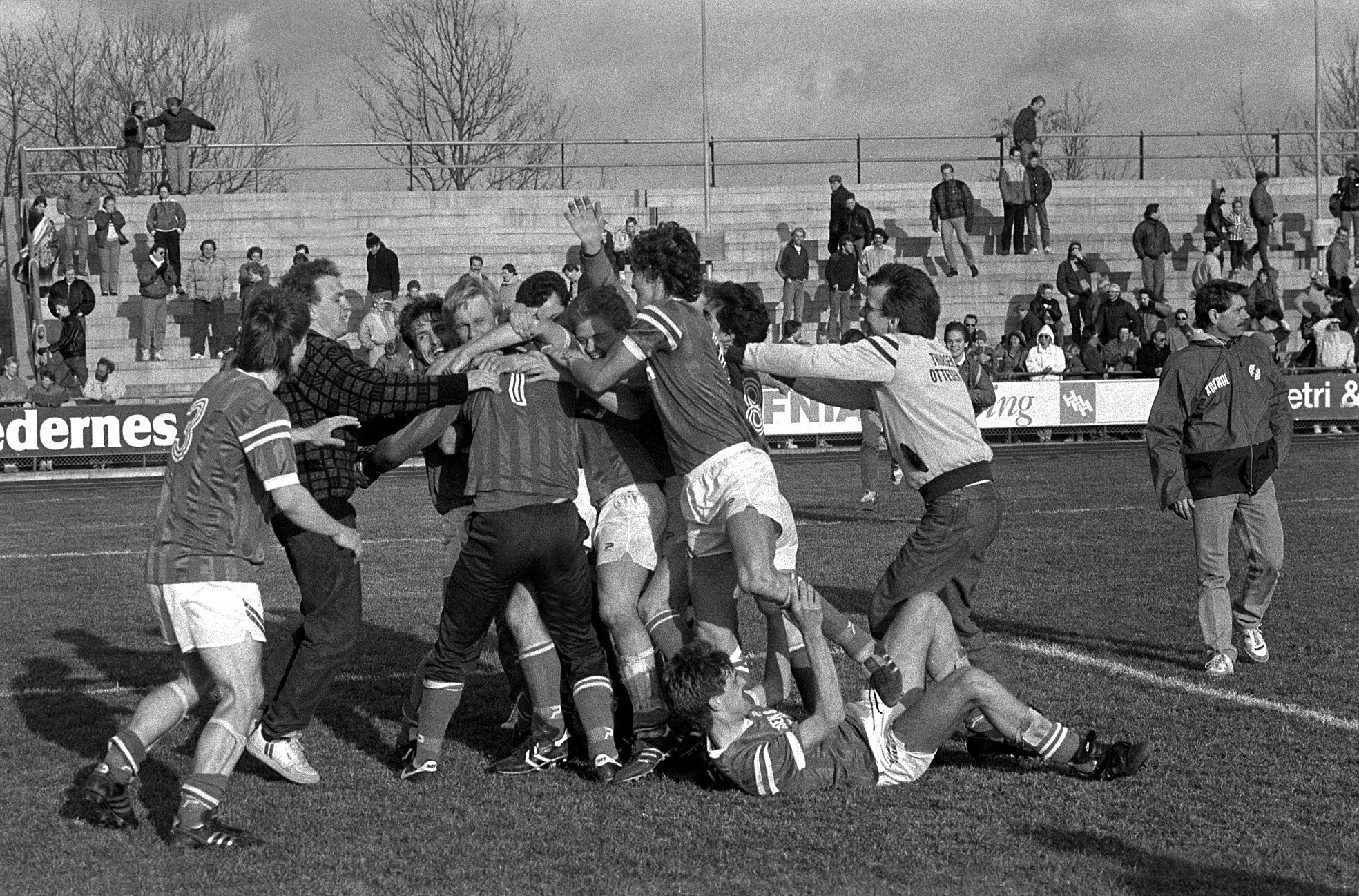 Skagboerne jubler efter sejren over Brøndby i Pokalturneringen i 1987.