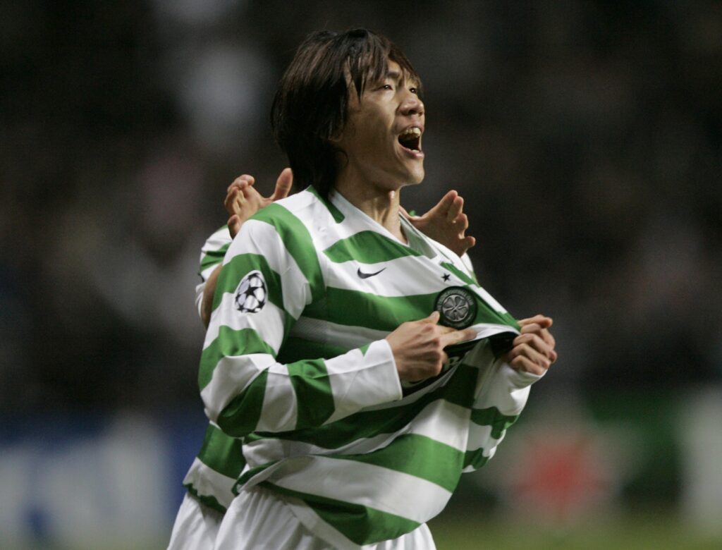 Den 44-årige japaner Shunsuke Nakamura indstiller karrieren efter 26 år på højeste niveau i flere store europæiske klubber og på det japanske landshold.