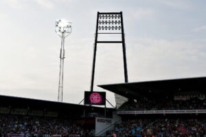 Superligaklubberne skruer ned for lyset