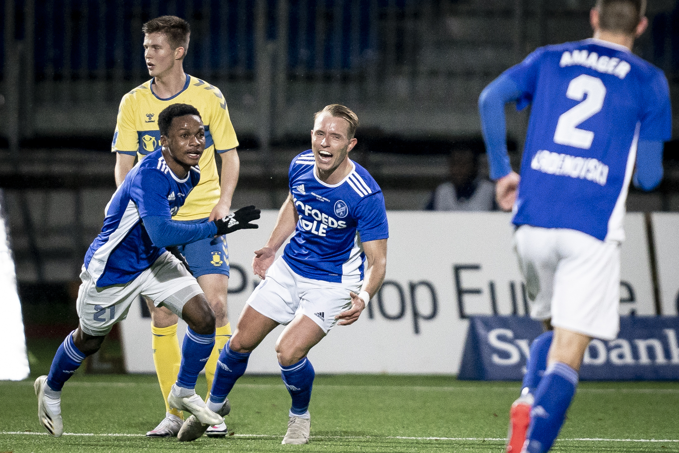 Fremad Amager-spillerne jubler efter scoring til Fremad Amager under 1/8-finalen i Sydbank Pokalen mod Brøndby. 